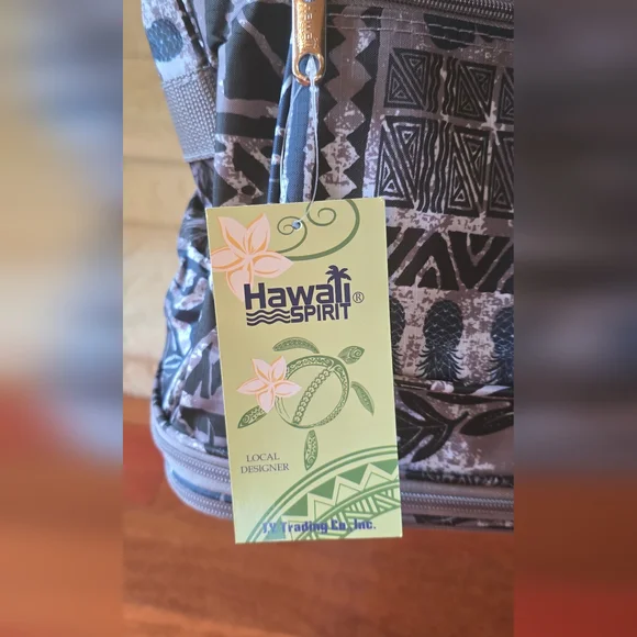 NWT Hawaii Spirit soft luggage bag with double zip extenders and swivel wheels. - Picture 2 of 13